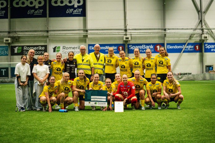 LSK Kvinner fikk 20.000 kroner i gave fra Lions Lillestrøm